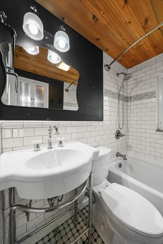 214 W Joliet Road, Valparaiso, IN 46385