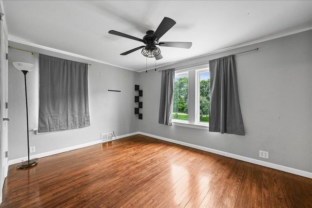 214 W Joliet Road, Valparaiso, IN 46385