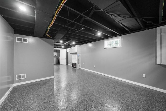 214 W Joliet Road, Valparaiso, IN 46385