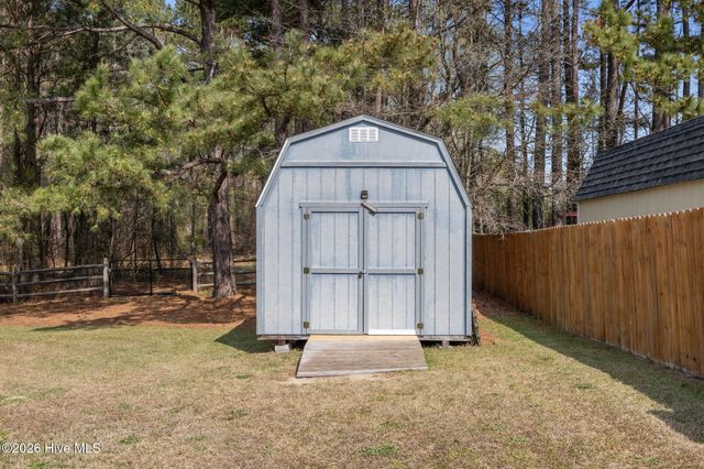 250 Farmhouse Lane, Carthage, NC 28327