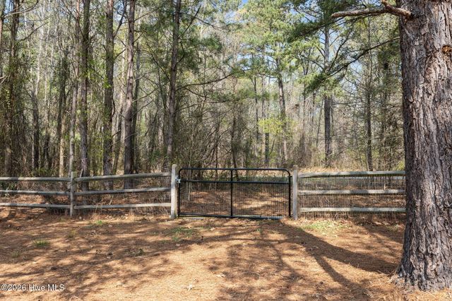 250 Farmhouse Lane, Carthage, NC 28327