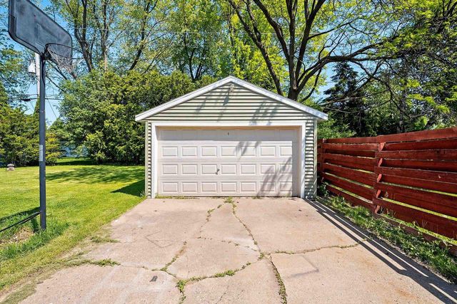 1006 E LINDBERGH STREET, Appleton, WI 54911