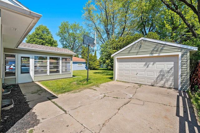 1006 E LINDBERGH STREET, Appleton, WI 54911