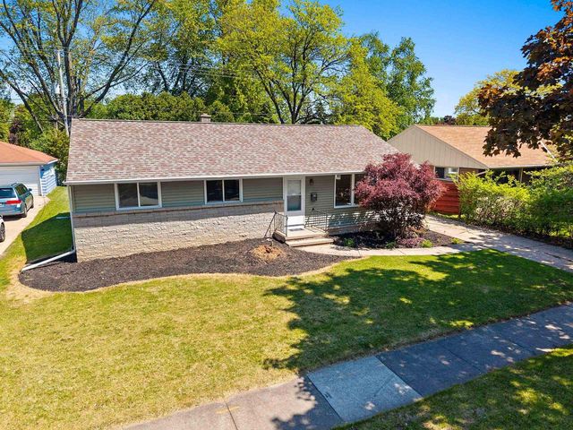 1006 E LINDBERGH STREET, Appleton, WI 54911