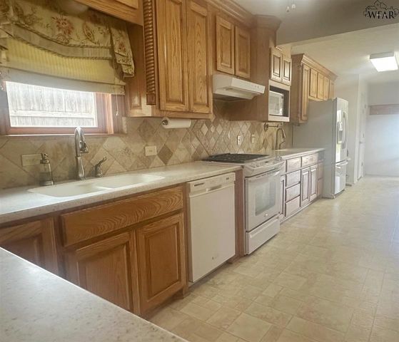 1668 VICTORY AVENUE, Wichita Falls, TX 76301