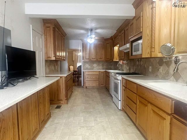 1668 VICTORY AVENUE, Wichita Falls, TX 76301