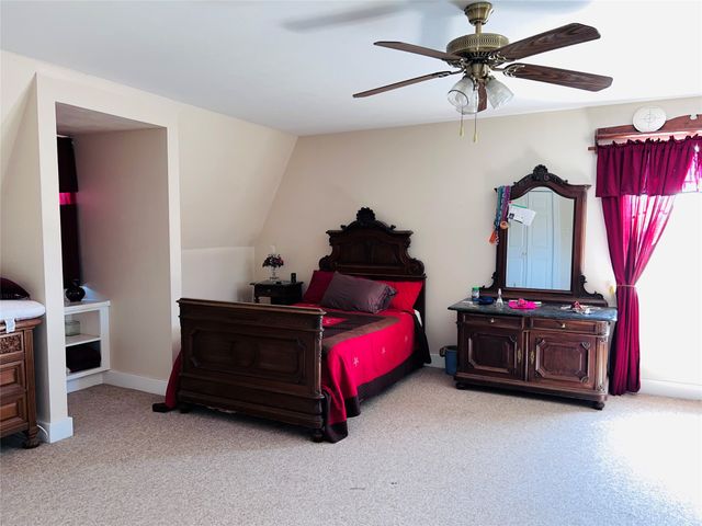 706 County Road 4599, Boyd, TX 76023