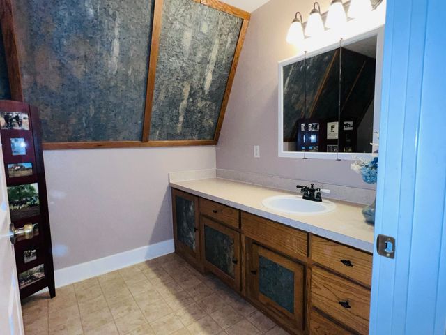 706 County Road 4599, Boyd, TX 76023
