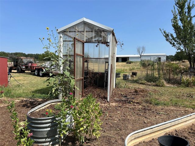 706 County Road 4599, Boyd, TX 76023