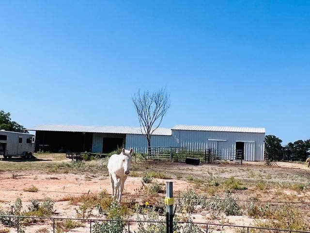 706 County Road 4599, Boyd, TX 76023