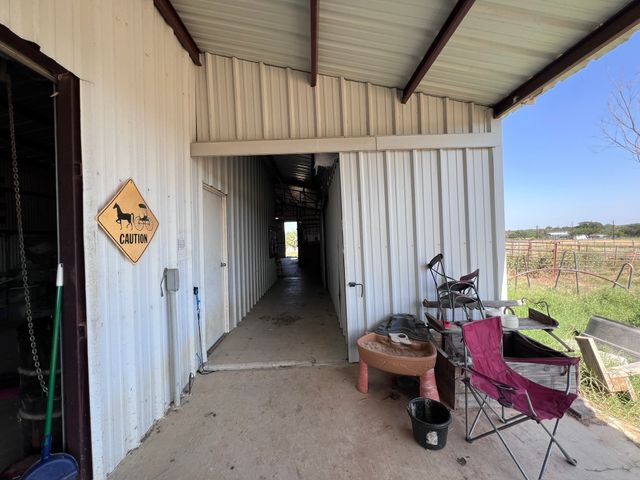 706 County Road 4599, Boyd, TX 76023