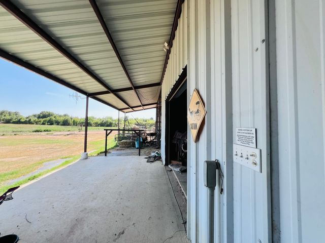 706 County Road 4599, Boyd, TX 76023