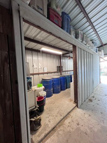 706 County Road 4599, Boyd, TX 76023