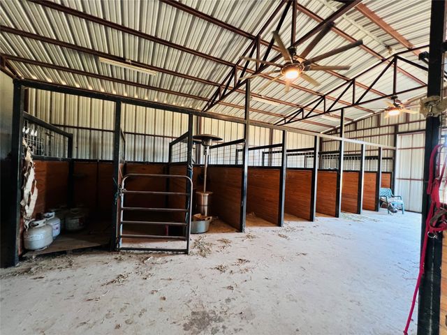 706 County Road 4599, Boyd, TX 76023