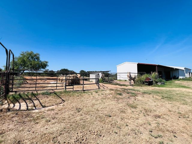 706 County Road 4599, Boyd, TX 76023