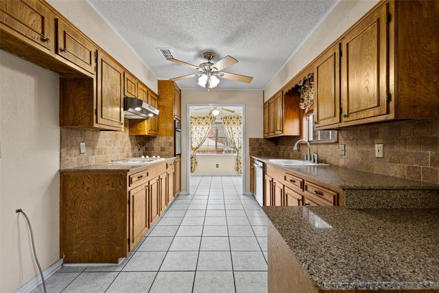 3215 Restview Street, Longview, TX 75605