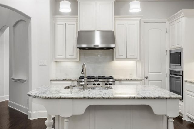 910 Ontzlake Drive, Lewisville, TX 75056