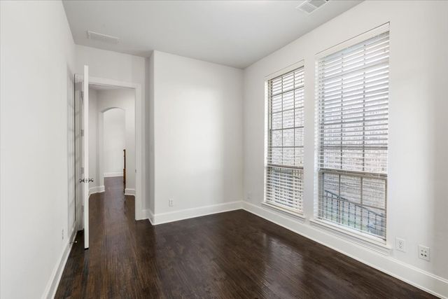 910 Ontzlake Drive, Lewisville, TX 75056