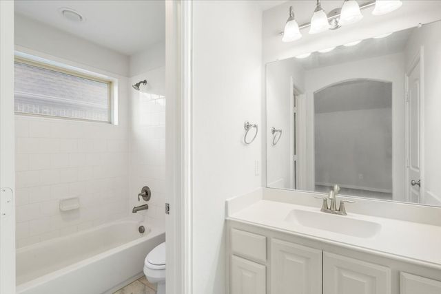 910 Ontzlake Drive, Lewisville, TX 75056