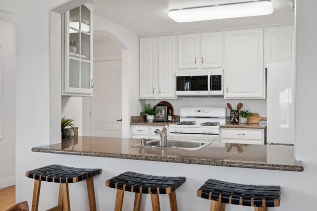 567 Merritt Ave, Oakland, CA 94610