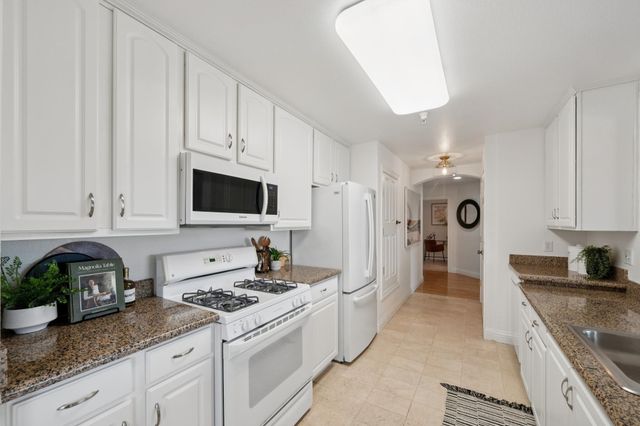 567 Merritt Ave, Oakland, CA 94610