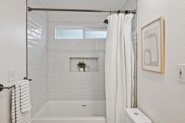 567 Merritt Ave, Oakland, CA 94610