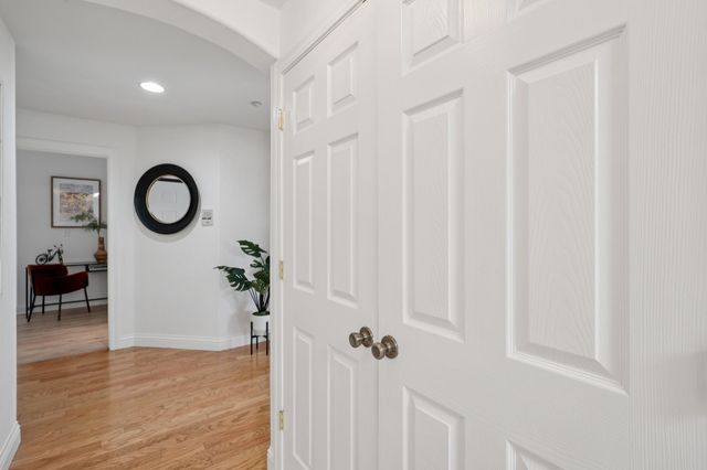 567 Merritt Ave, Oakland, CA 94610