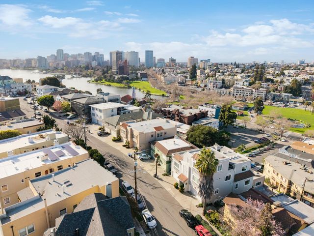 567 Merritt Ave, Oakland, CA 94610
