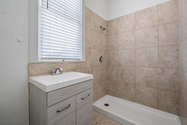 2319 W AILEEN STREET B, Tampa, FL 33607