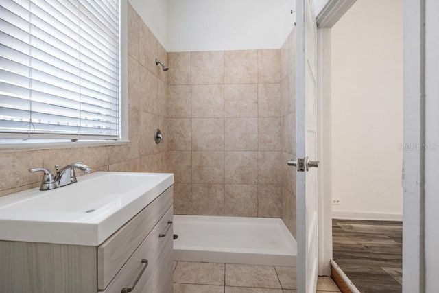 2319 W AILEEN STREET B, Tampa, FL 33607