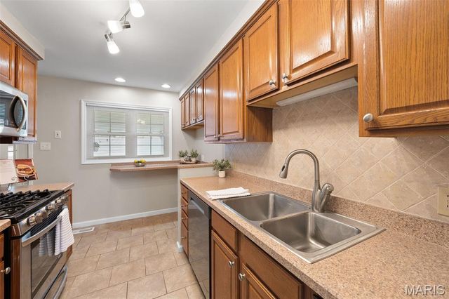 6330 Hurstgreen Lane, St Louis, MO 63123