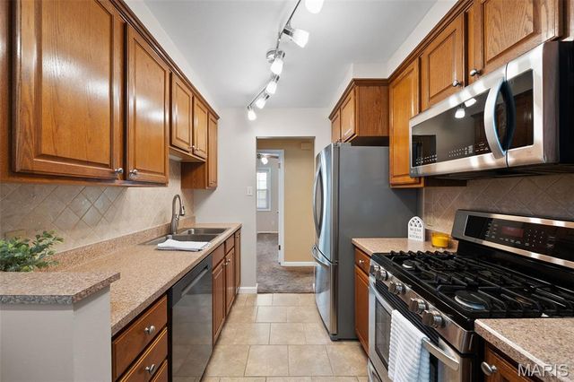 6330 Hurstgreen Lane, St Louis, MO 63123