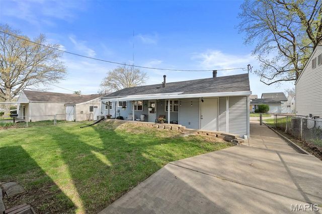 6330 Hurstgreen Lane, St Louis, MO 63123