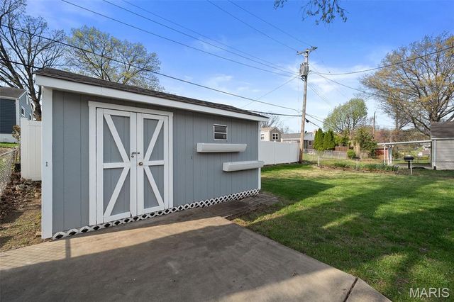 6330 Hurstgreen Lane, St Louis, MO 63123