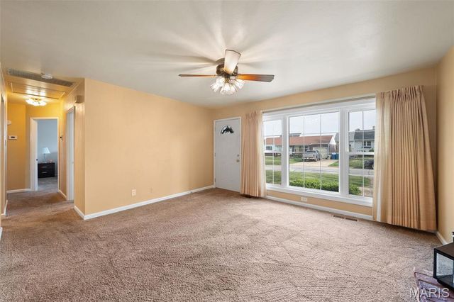 6330 Hurstgreen Lane, St Louis, MO 63123