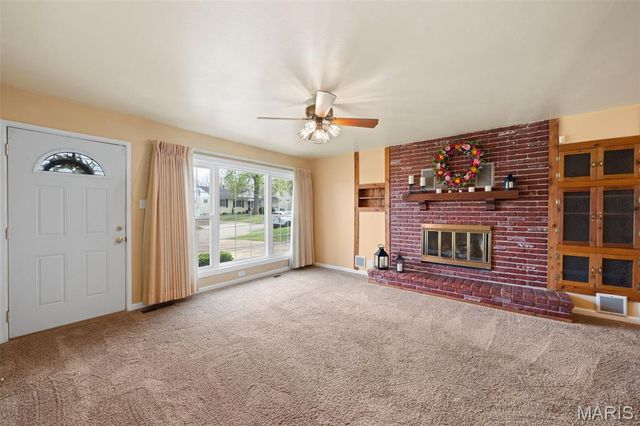 6330 Hurstgreen Lane, St Louis, MO 63123