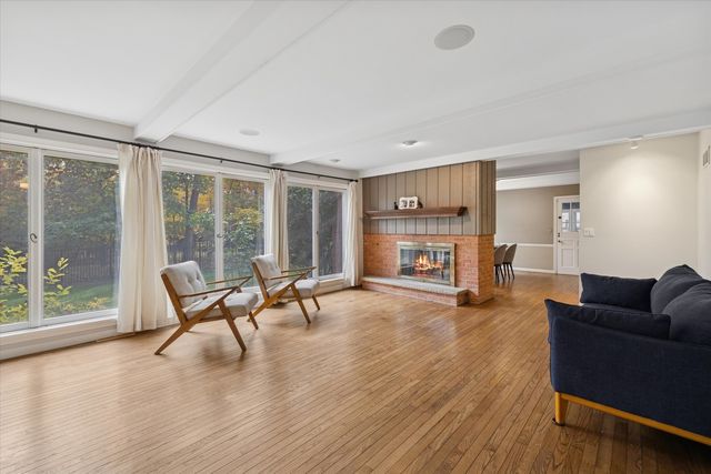 1233 Eastwood Lane, Northbrook, IL 60062