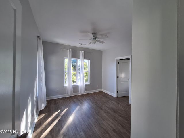 933 S 8th Street, Wilmington, NC 28401