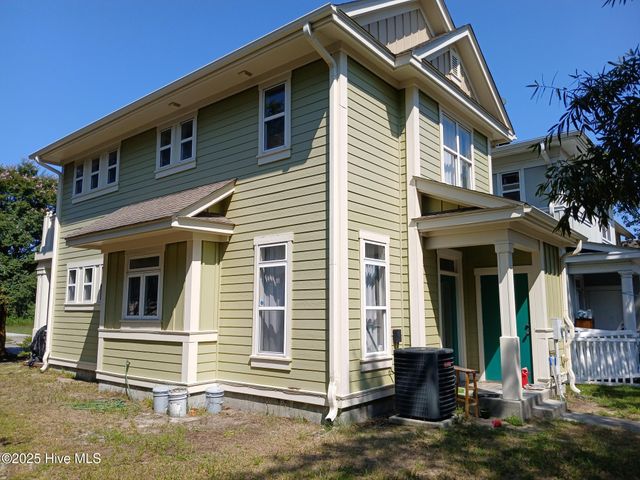 933 S 8th Street, Wilmington, NC 28401