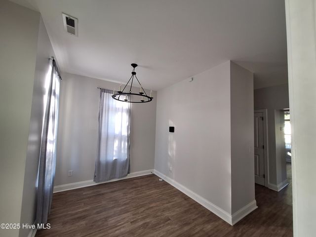 933 S 8th Street, Wilmington, NC 28401