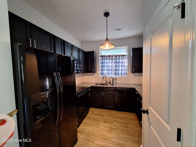 933 S 8th Street, Wilmington, NC 28401