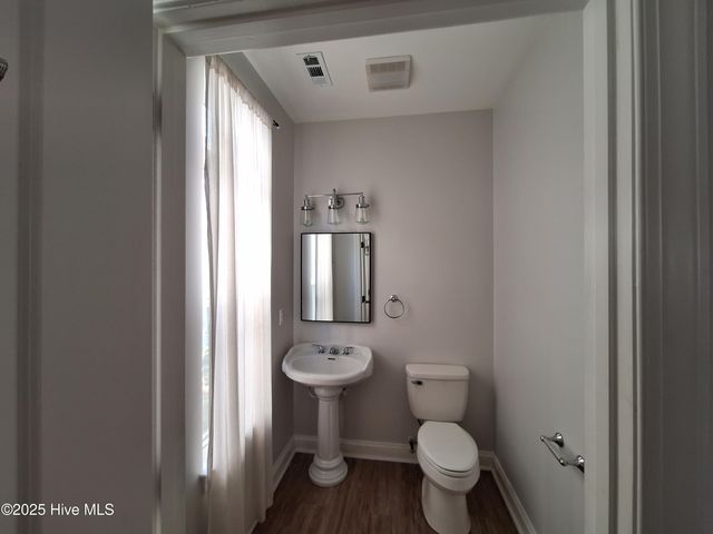 933 S 8th Street, Wilmington, NC 28401