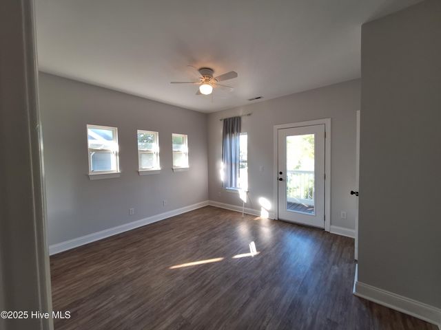 933 S 8th Street, Wilmington, NC 28401