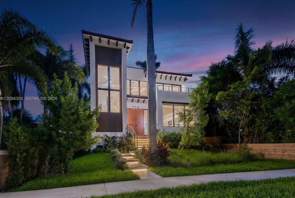 908 Tyler Street, Hollywood, FL 33019