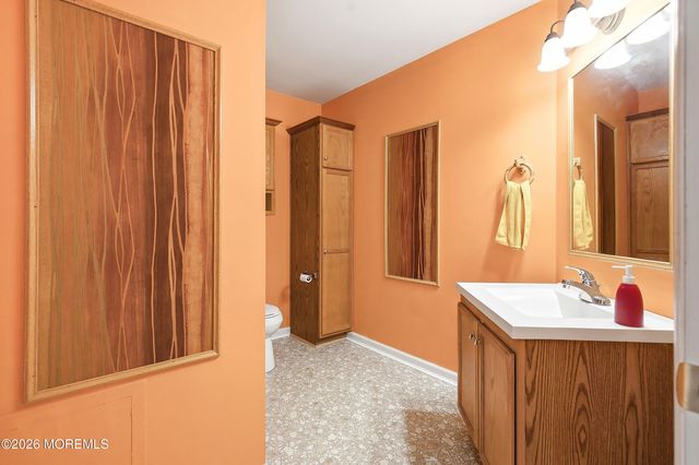 60 Fort Lee Drive, Manahawkin, NJ 08050