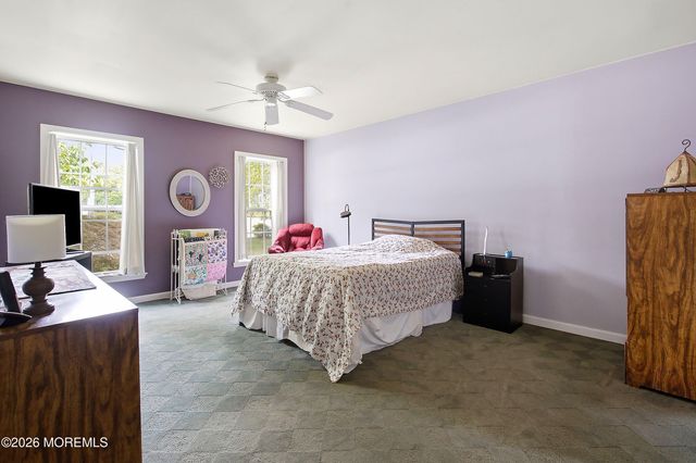 60 Fort Lee Drive, Manahawkin, NJ 08050