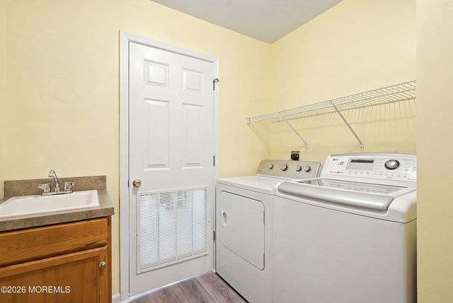 60 Fort Lee Drive, Manahawkin, NJ 08050