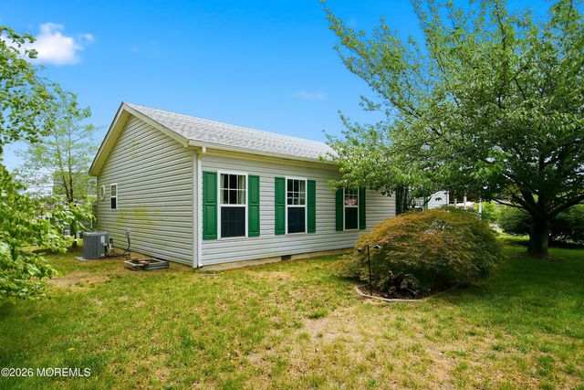 60 Fort Lee Drive, Manahawkin, NJ 08050