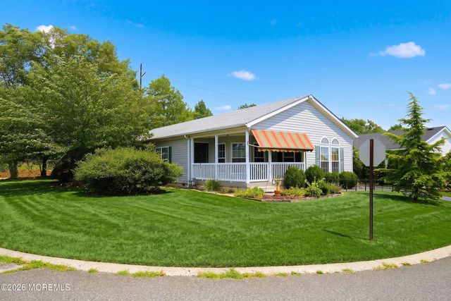 60 Fort Lee Drive, Manahawkin, NJ 08050