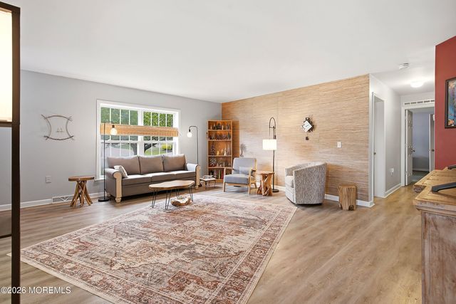 60 Fort Lee Drive, Manahawkin, NJ 08050